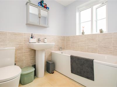 EN SUITE BATHROOM/W.C.
